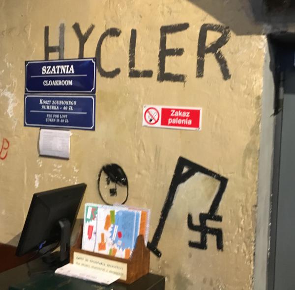 Entering the Warsaw Uprising Museum